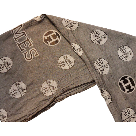 HERMÈS Iconic Brown & Beige  Reversible H Horse & Carriage Print Scarf Pre-owned - Picture 12 of 16